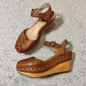 Frye Brown and Tan Leather Blair Lace Up Peep Toe Wedge Sandals Size 8